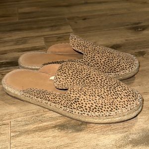 Universal threads slip ons